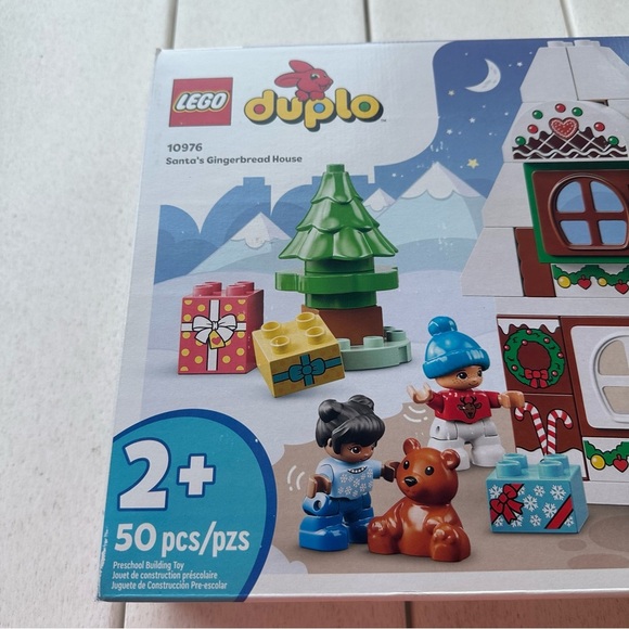 Can ship Dec 4 LEGO DUPLO Santa’s Gingerbread House 10976 – 50 pcs, Ages 2+ - Picture 4 of 10